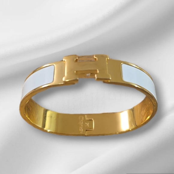 Authentic Hermes Narrow Click H Bracelet in Enamel with Gold-Plated hardware - Picture 2 of 7